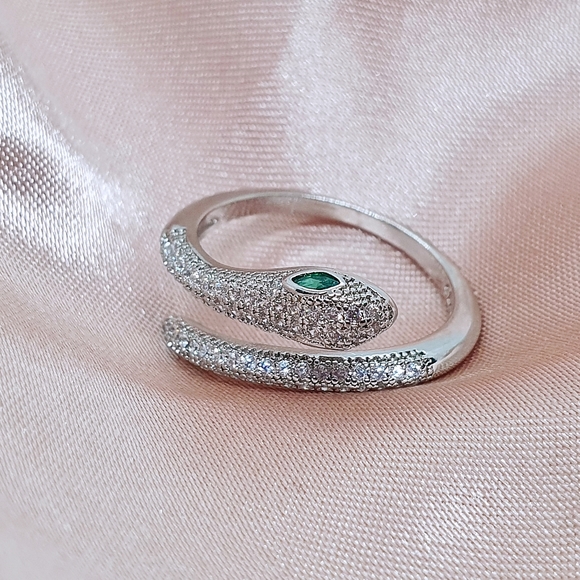 Beautiful Sterling Silver Statement snake ring - Picture 2 of 3